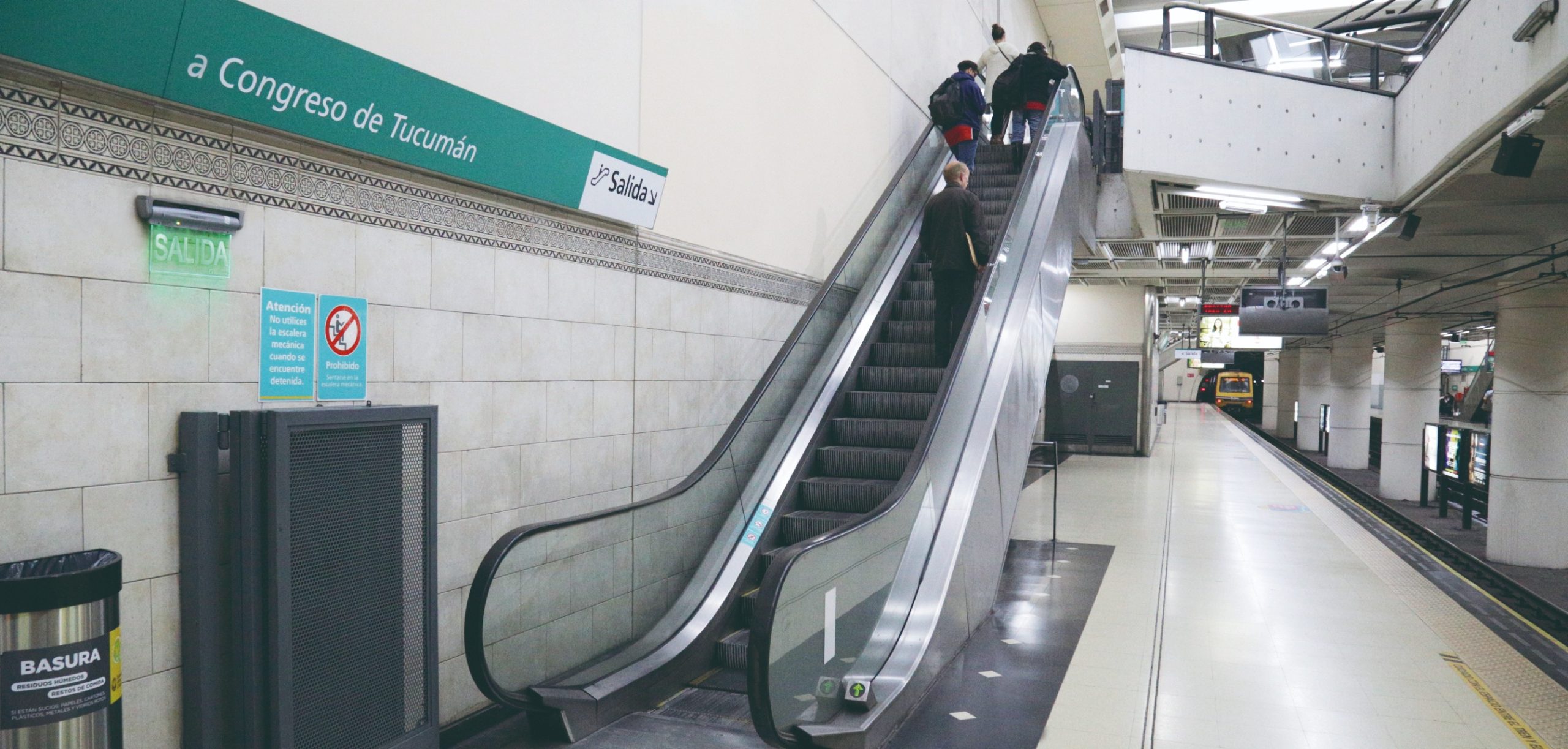 Nuevas escaleras mecánicas en el Subte