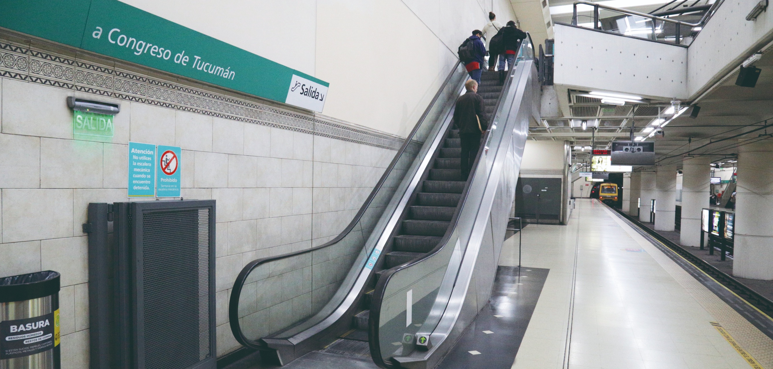 Novas escadas rolantes no Subte