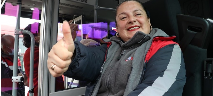 Mujeres al volante en los buses